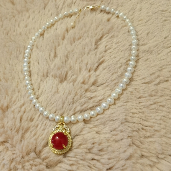 Pearl necklace with red agate pendant. - Picture 4 of 6
